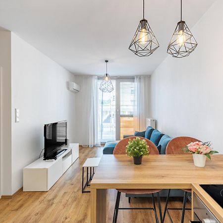 Leo Apartment - Ac & Free Parking ブラチスラヴァ エクステリア 写真