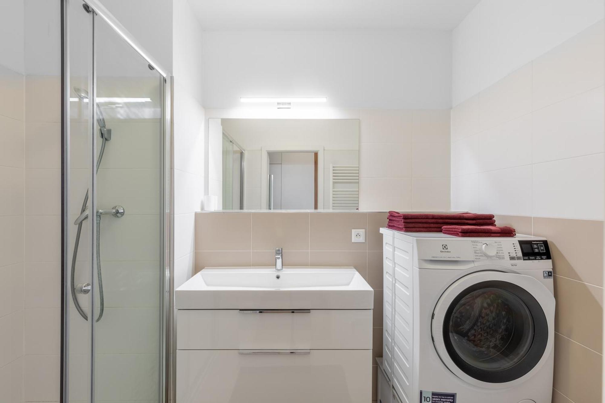 Leo Apartment - Ac & Free Parking ブラチスラヴァ エクステリア 写真