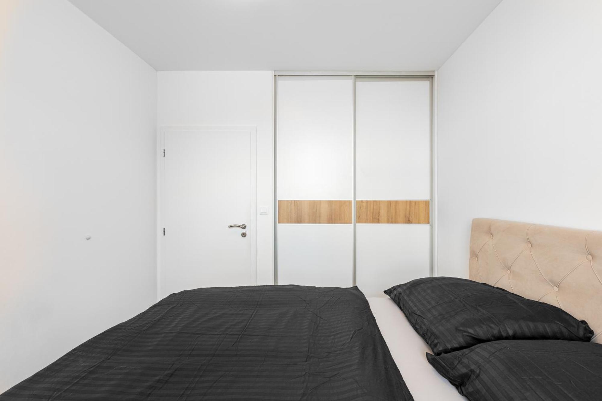 Leo Apartment - Ac & Free Parking ブラチスラヴァ エクステリア 写真