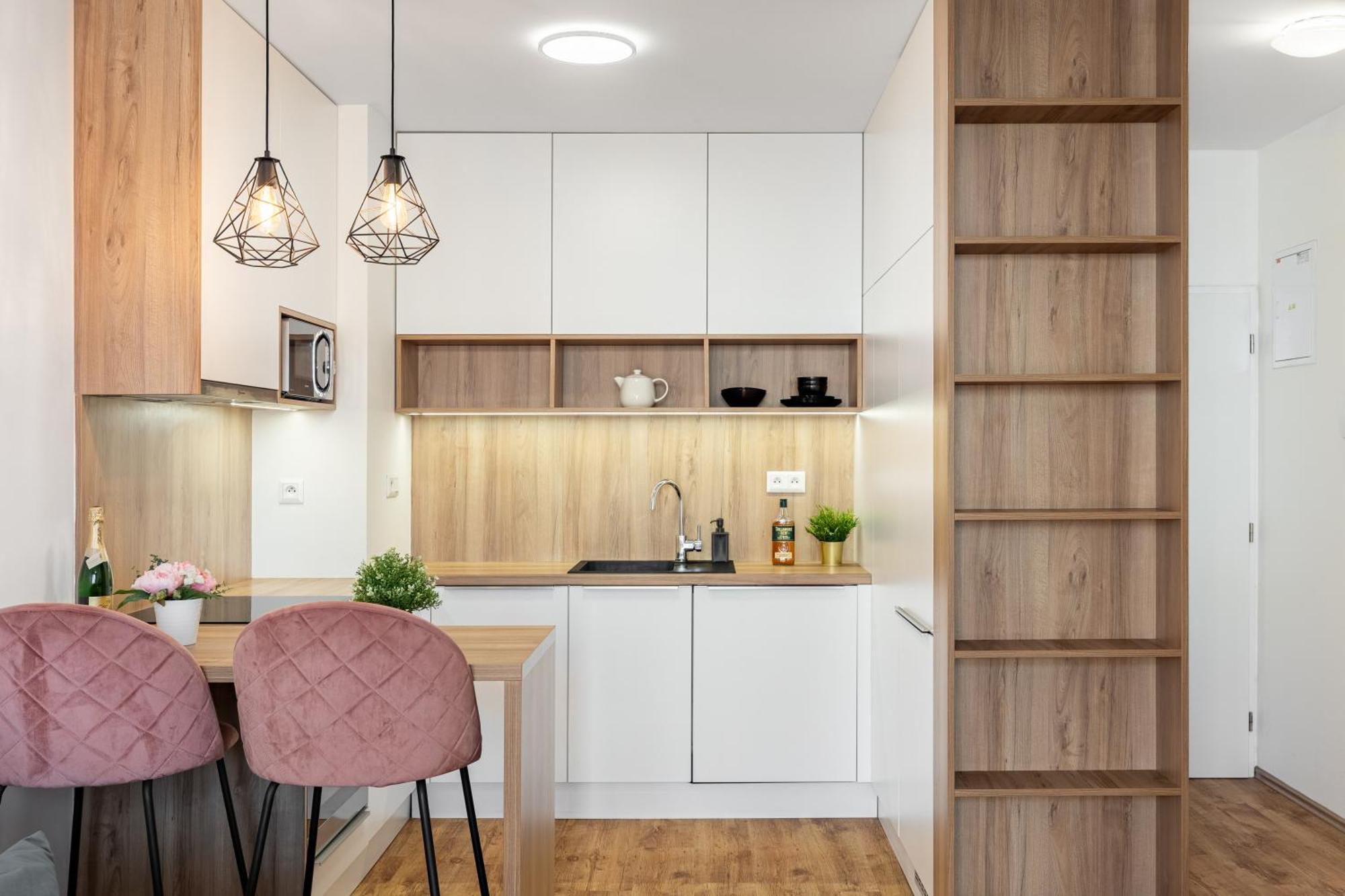 Leo Apartment - Ac & Free Parking ブラチスラヴァ エクステリア 写真